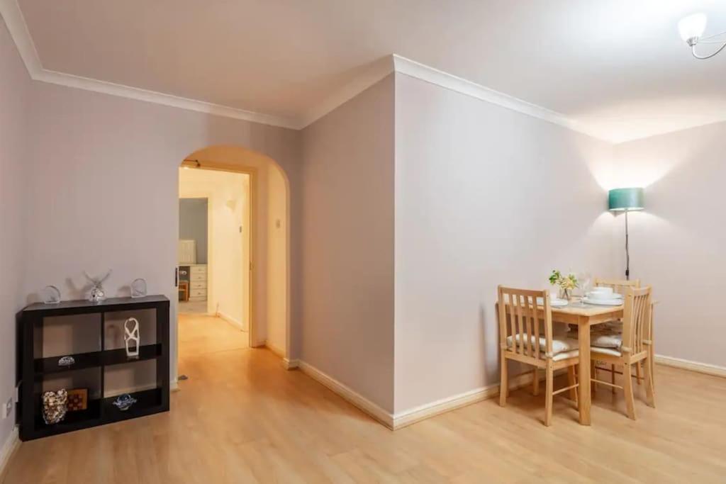 Appartement 1 Bedroom Flat With Free Parking *