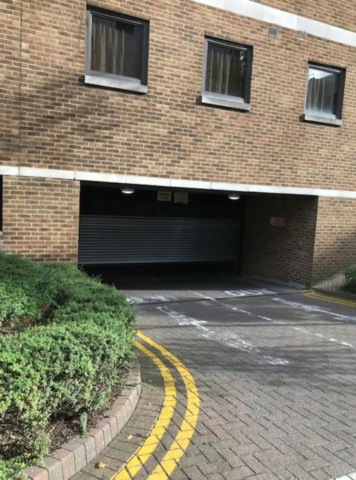 1 Bedroom Flat With Free Parking Appartement *