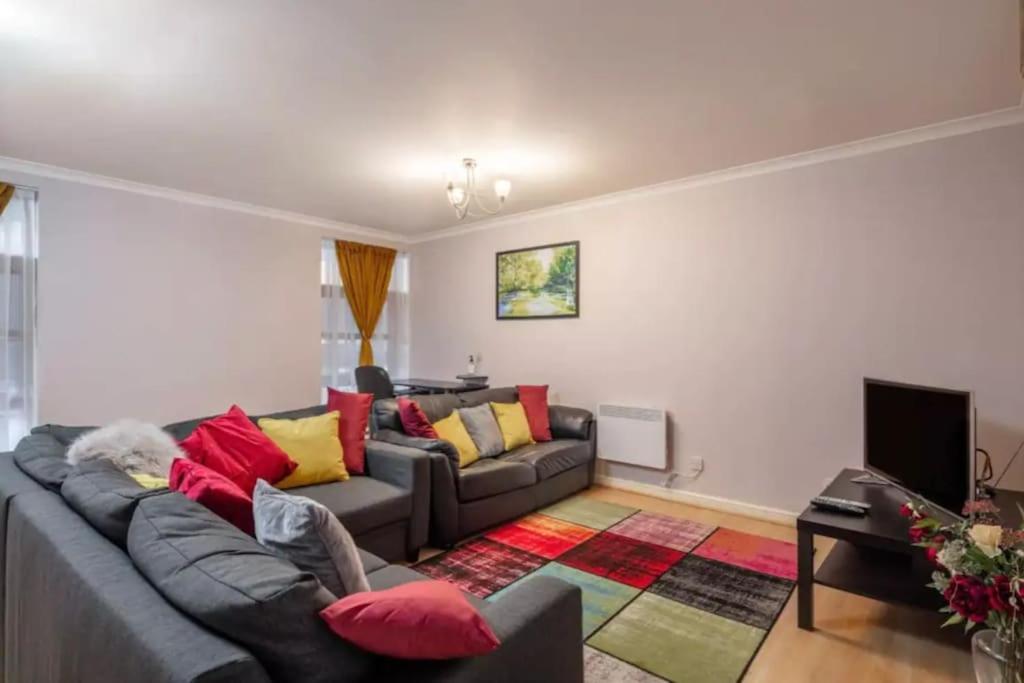 1 Bedroom Flat With Free Parking Appartement *