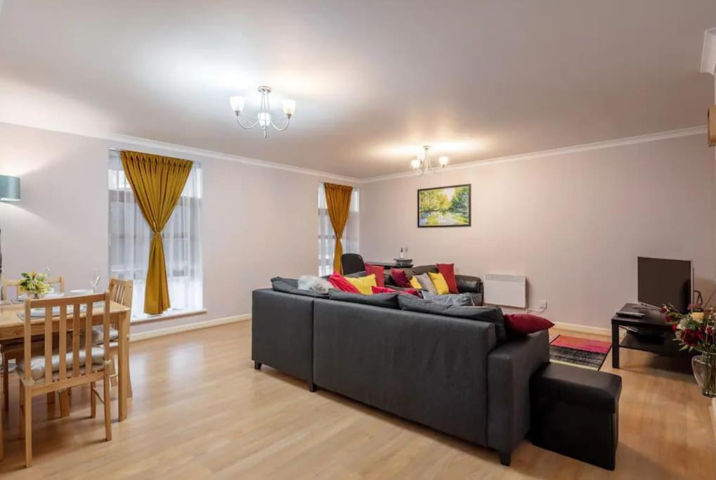 1 Bedroom Flat With Free Parking Appartement
