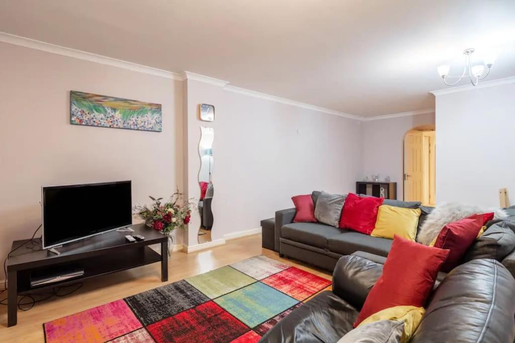 1 Bedroom Flat With Free Parking Appartement *
