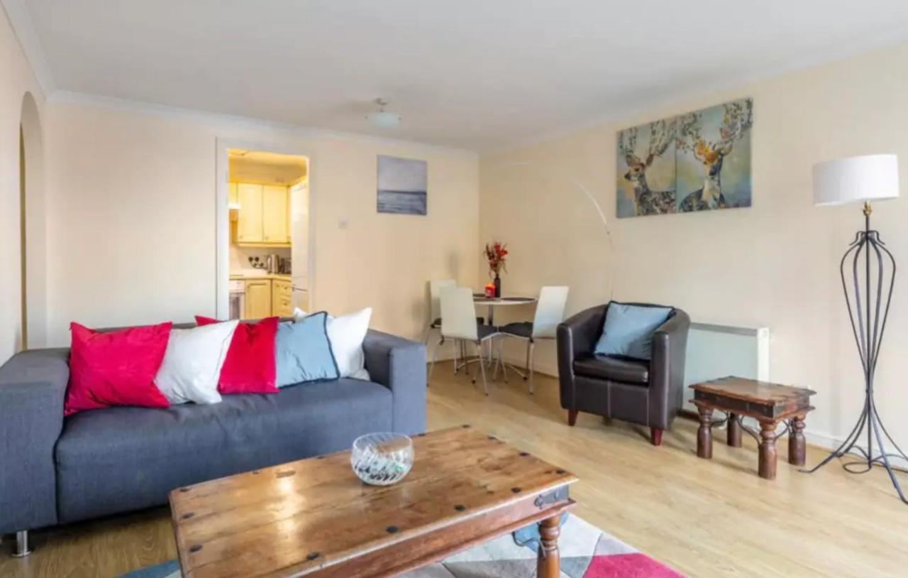 1 Bedroom Flat With Free Parking Appartement