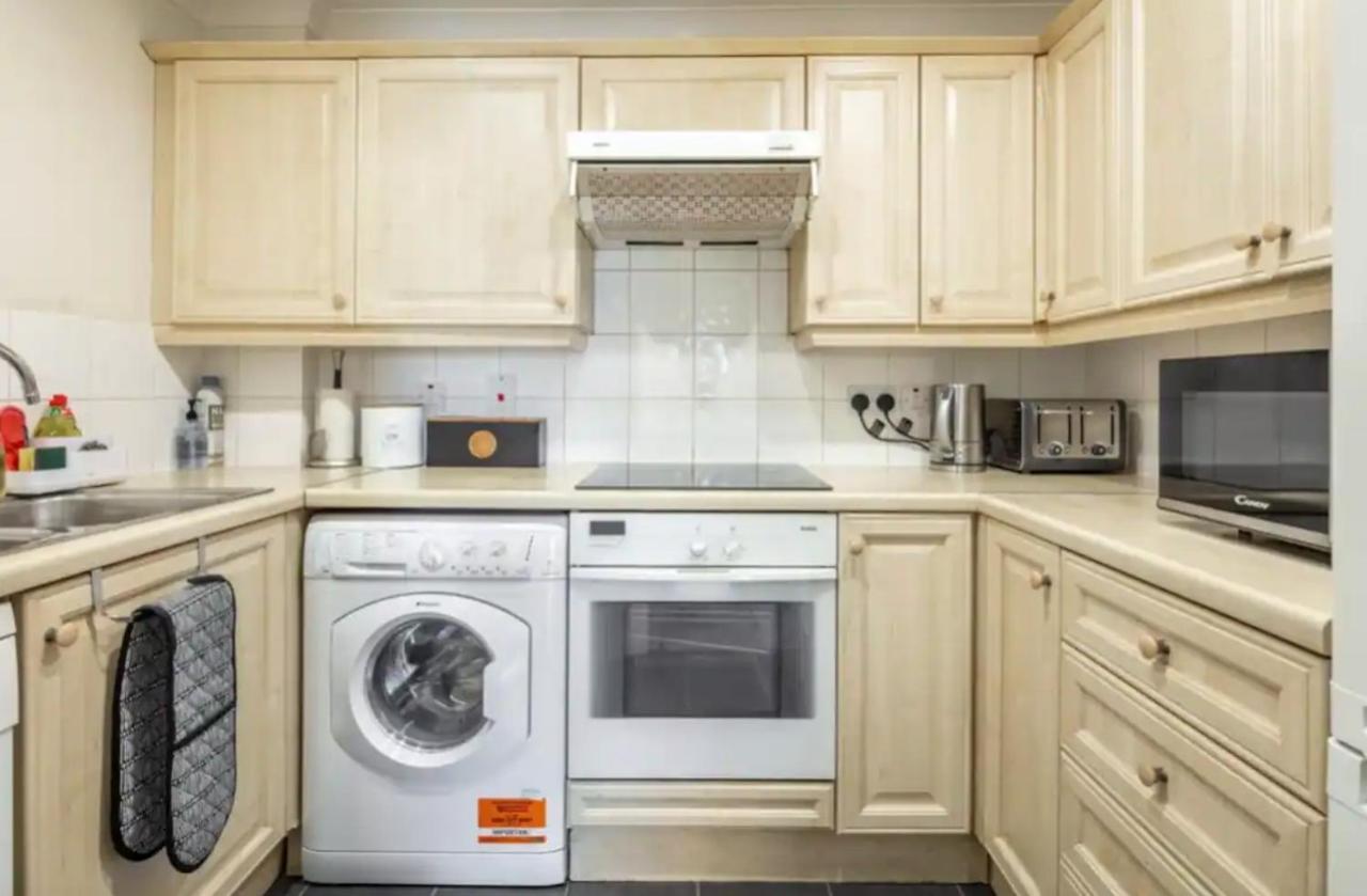 1 Bedroom Flat With Free Parking Appartement