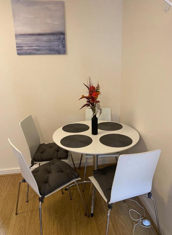 1 Bedroom Flat With Free Parking Appartement