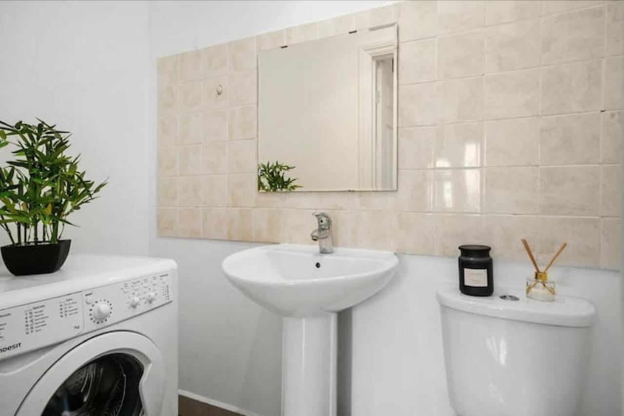 Hanger Lane Hububb Apartment London