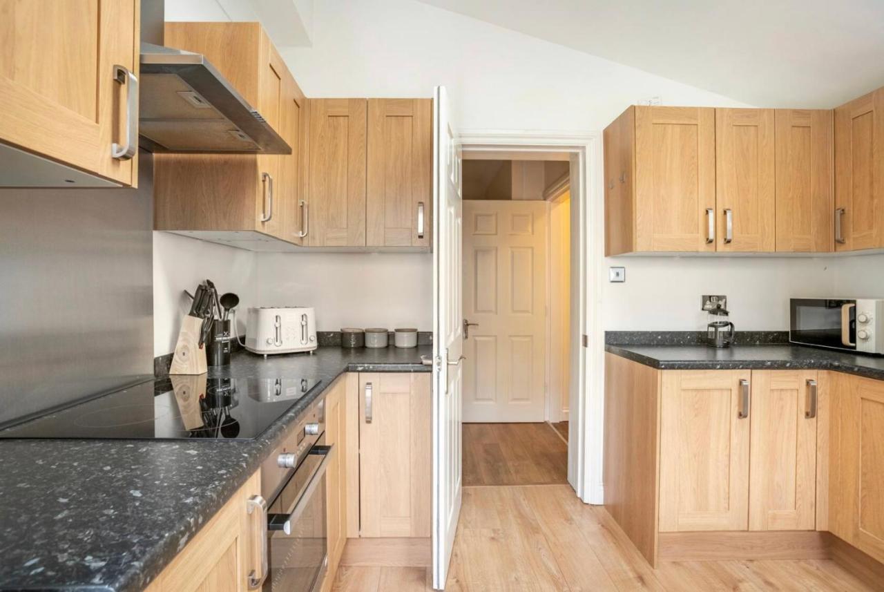 Semesterbostad 2 Bed Terraced House With Loft In Stratford London