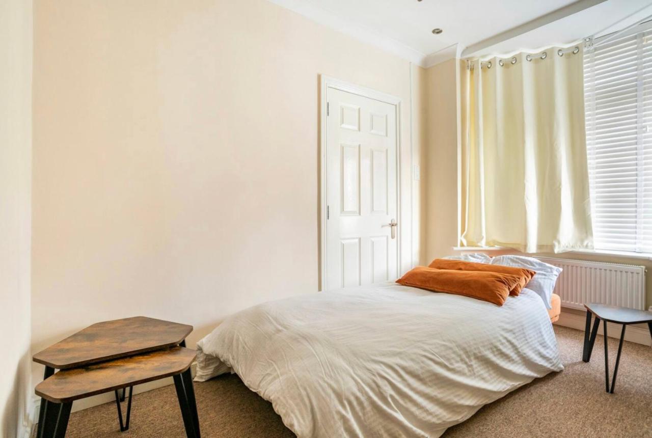 2 Bed Terraced House With Loft In Stratford Semesterbostad *