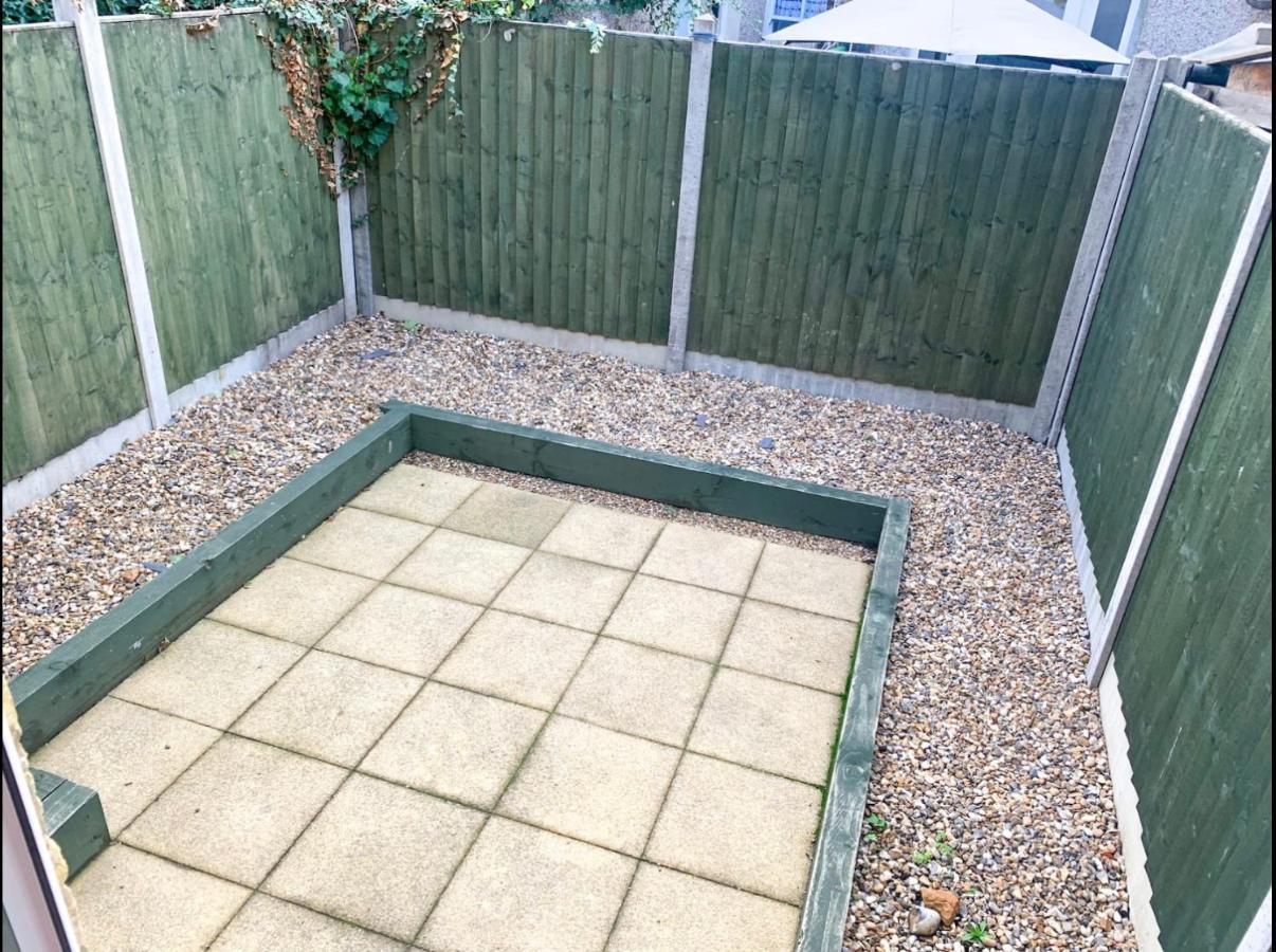 Semesterbostad 2 Bed Terraced House With Loft In Stratford *