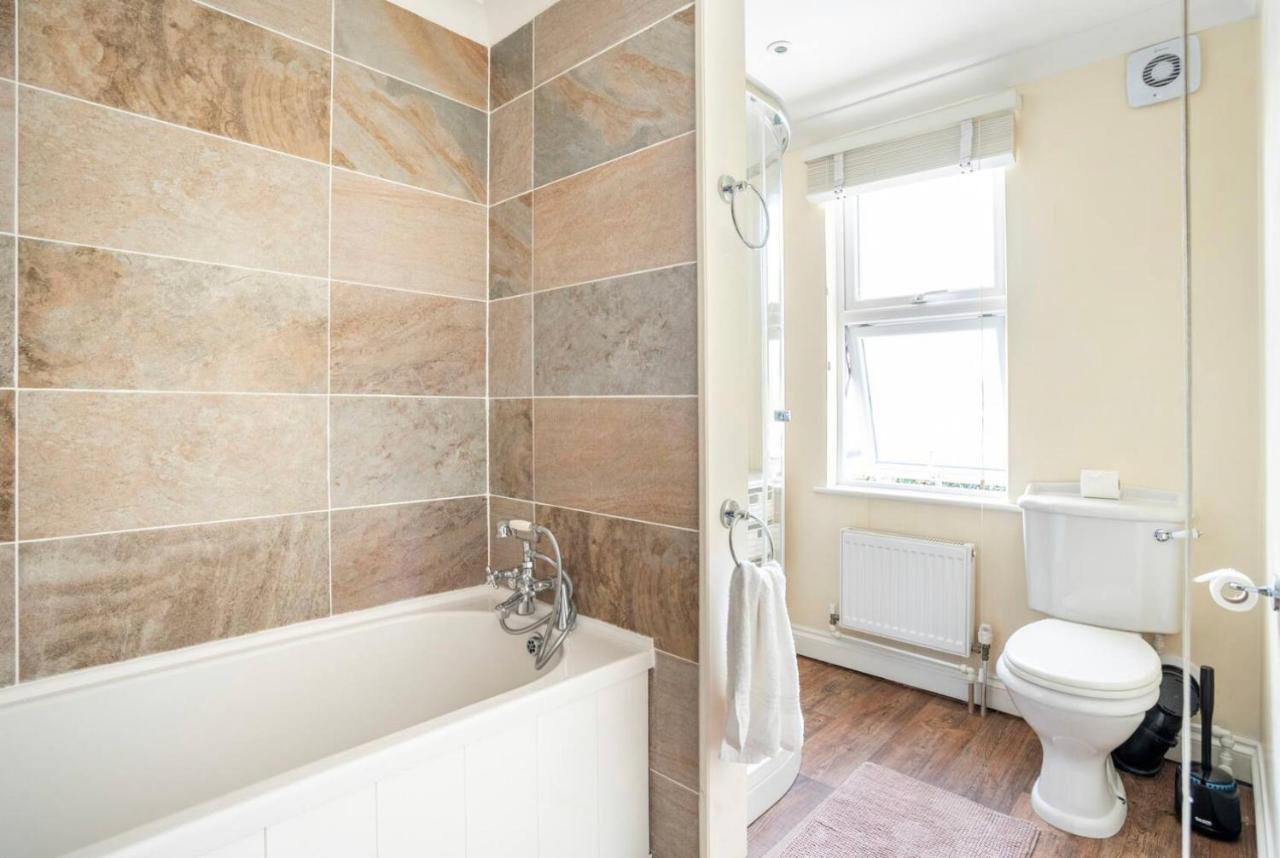 Semesterbostad 2 Bed Terraced House With Loft In Stratford London