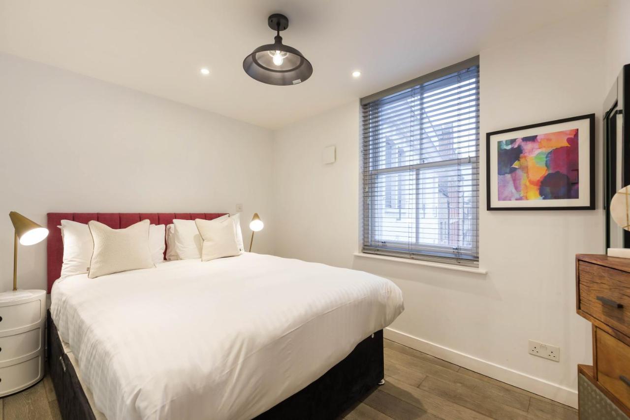 Urban Chic - Rathbone * London