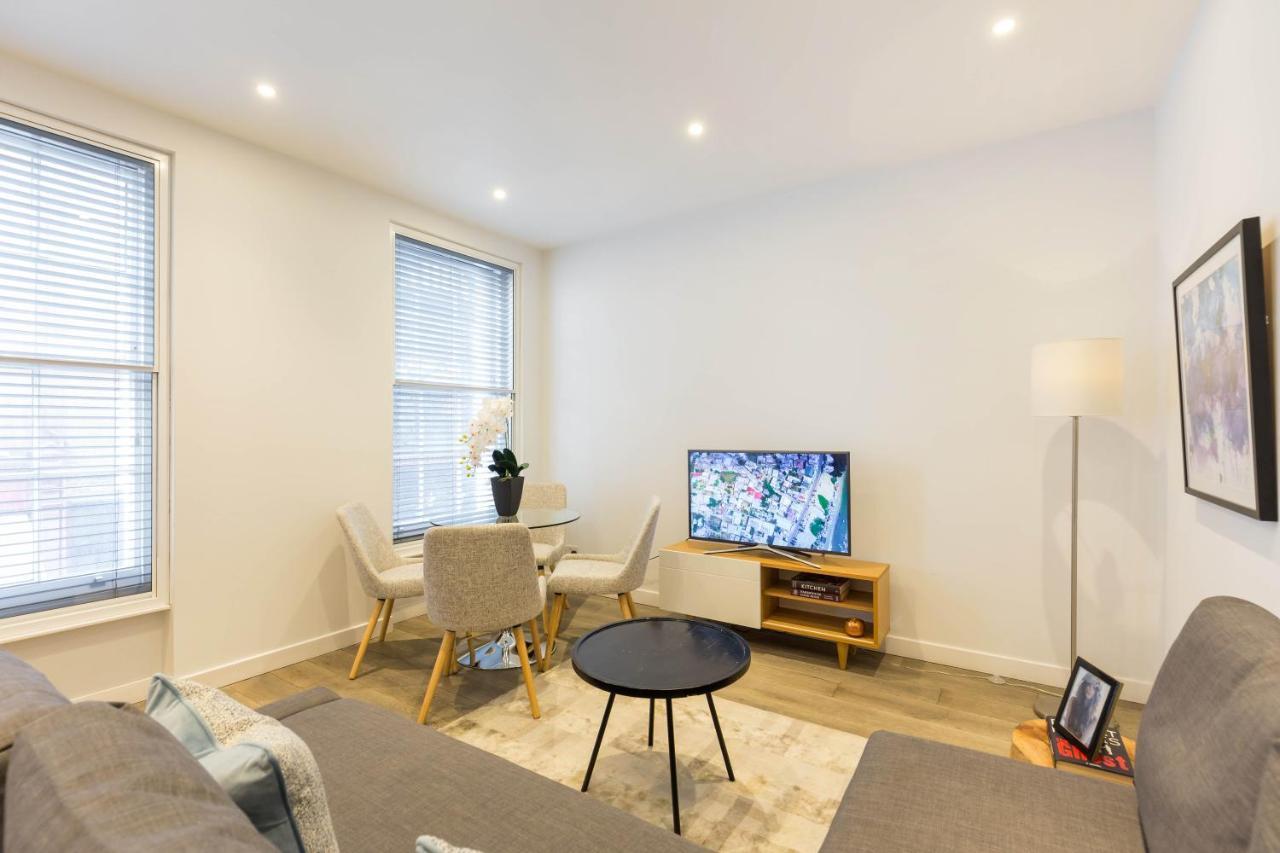 Urban Chic - Rathbone Apartment *