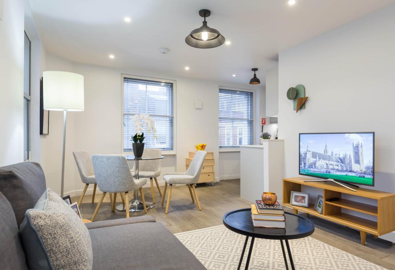 Urban Chic - Rathbone Apartment *