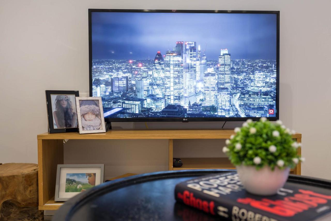 Urban Chic - Rathbone Apartment *