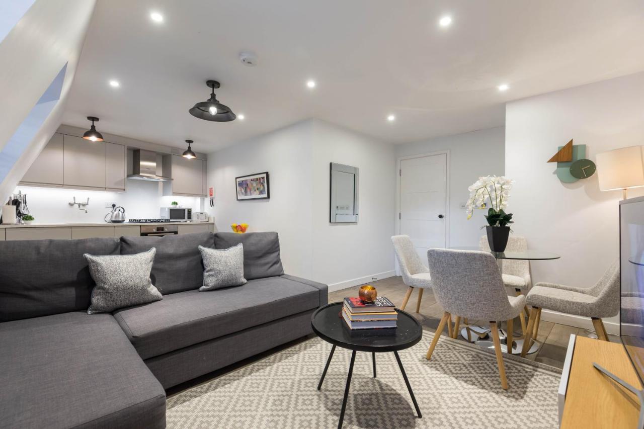 Urban Chic - Rathbone Apartment London