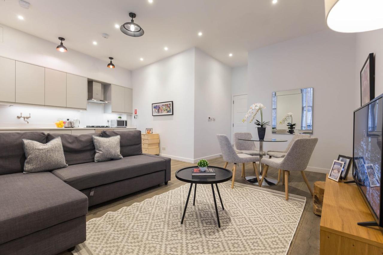 Urban Chic - Rathbone * London
