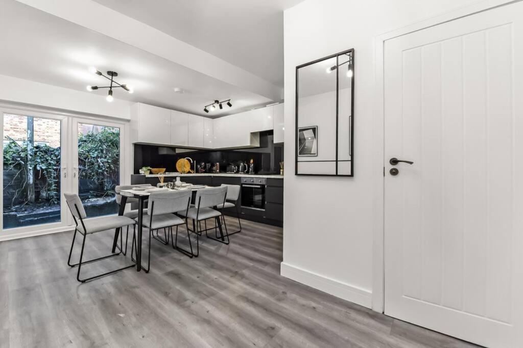 Lejlighed Hunky 3 Bedroom Flat In Hereward, London
