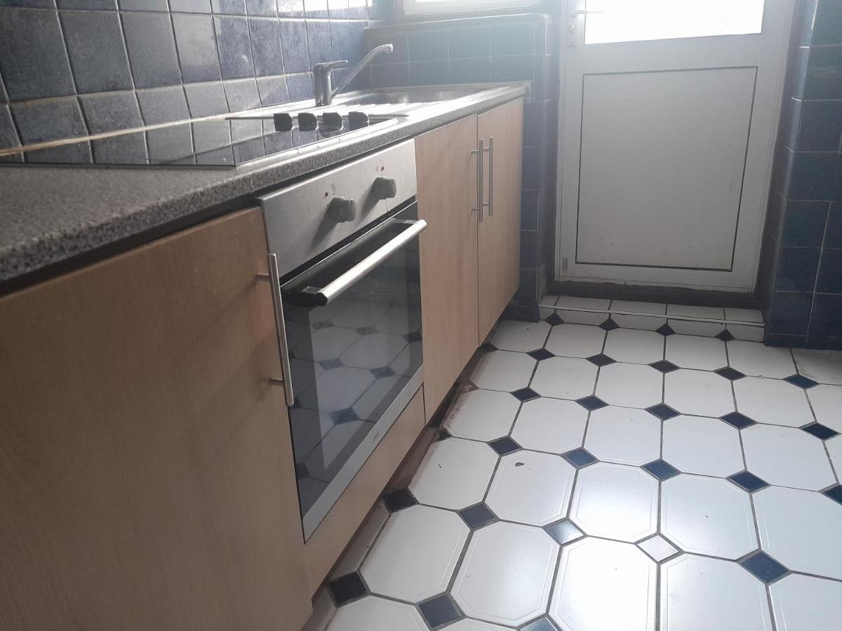 Lovely 1-bed Studio In Lägenhet London