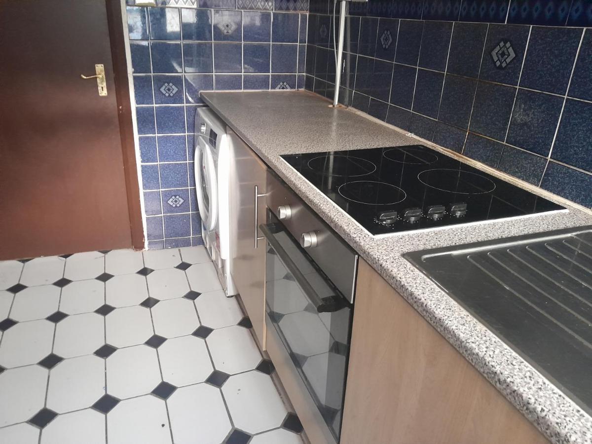 Lovely 1-bed Studio In Lägenhet