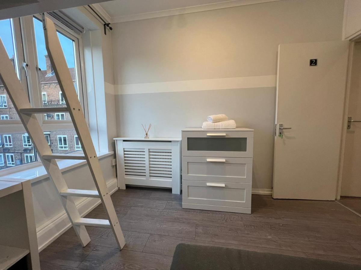 Vauxhall Guest house *