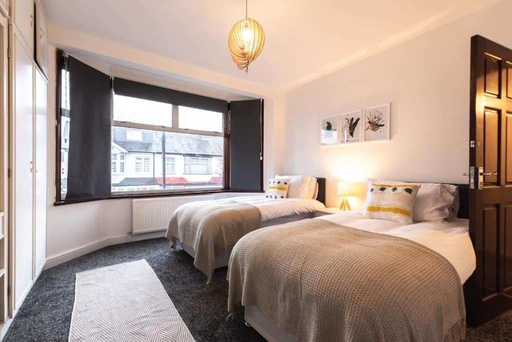 Morganite - 3 Bedroom House Ferienhaus London