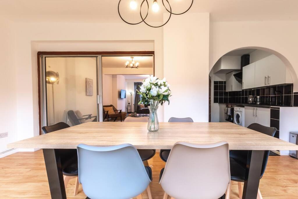 Morganite - 3 Bedroom House * London
