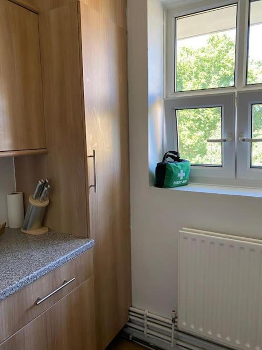 Lägenhet Lovely 2 Bedroom Flat In Greater London