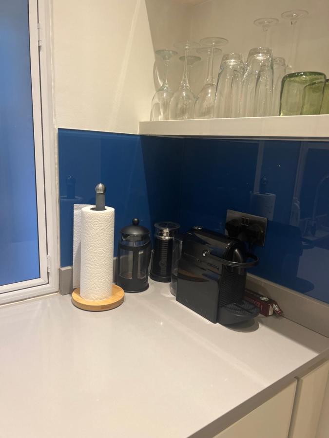 2 Bedroom Just Off Kings Road Apartment