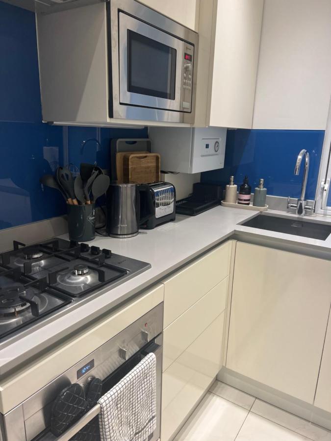 2 Bedroom Just Off Kings Road