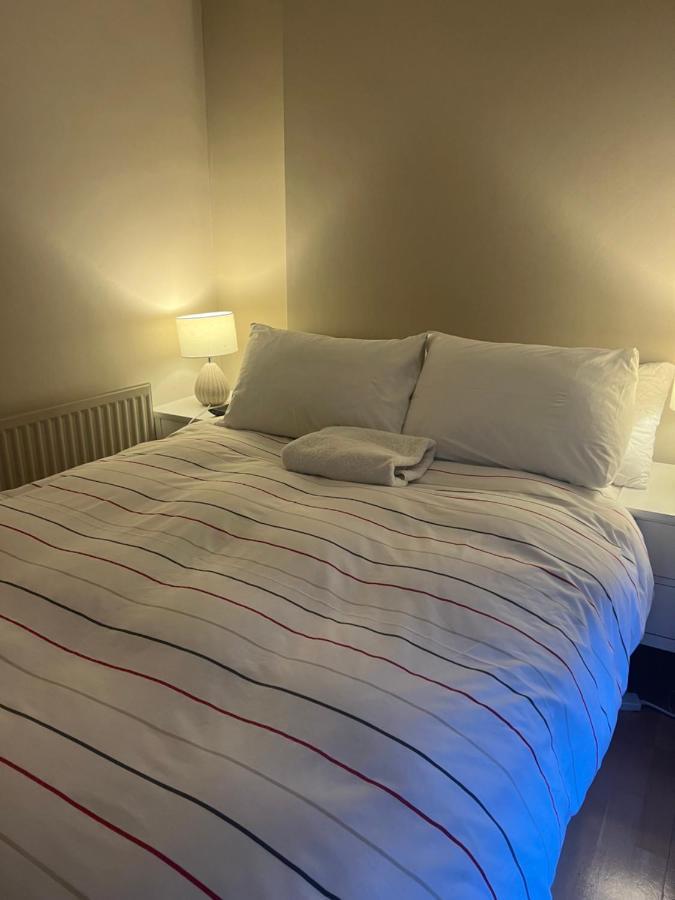 2 Bedroom Just Off Kings Road London