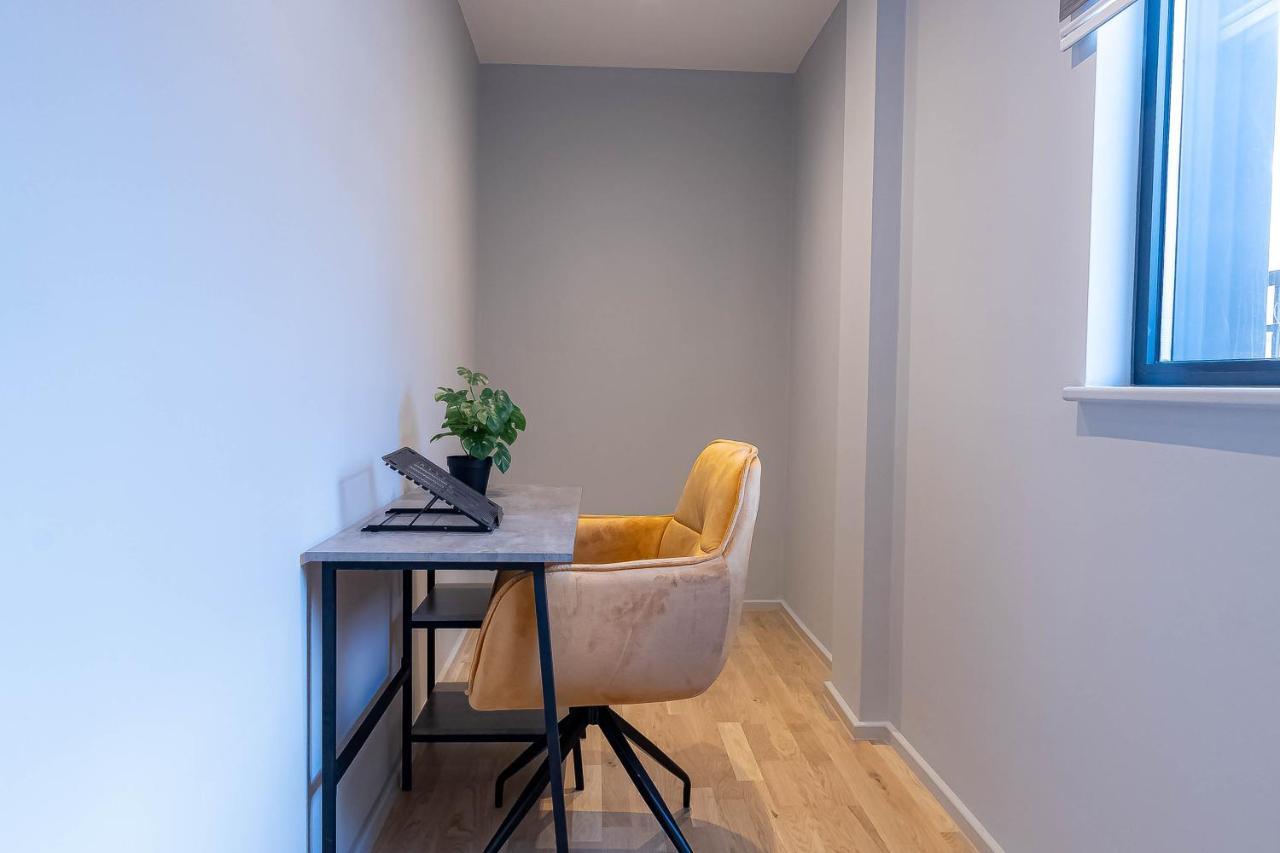 Luxurious Hackney Near Train Station Feriehus