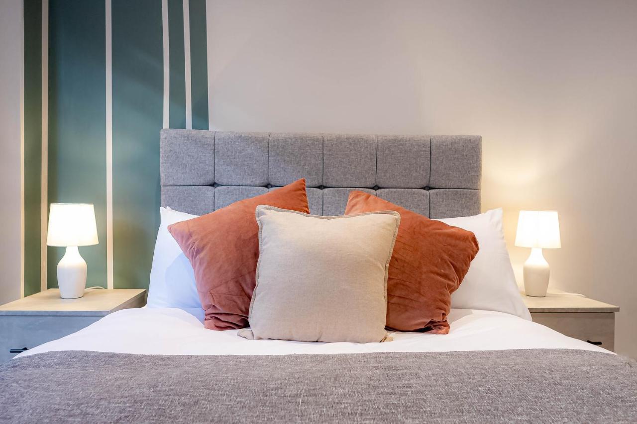 Luxurious Hackney Near Train Station Feriehus London