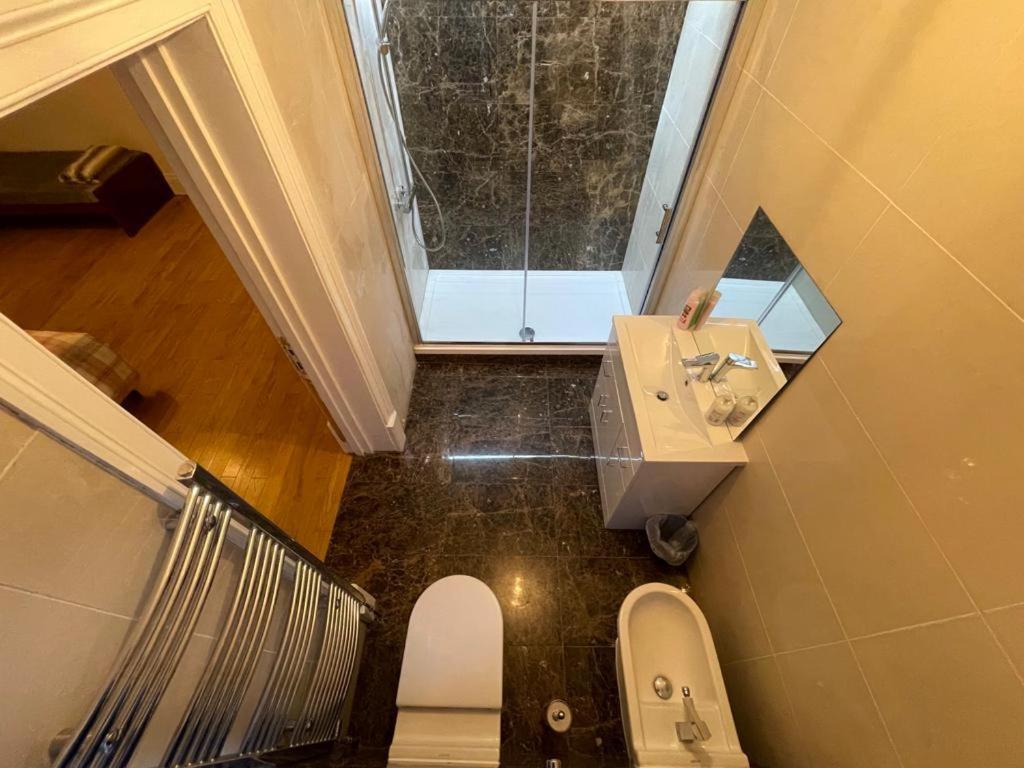 En & Private Bathroom, In Marylebone, Paddington #room Name Is Paris# Privatunterkunft London