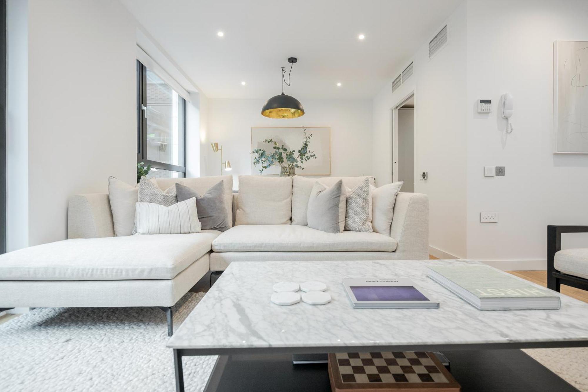Luxury Mayfair Townhouse With A/c 3br 3ba Holiday home *