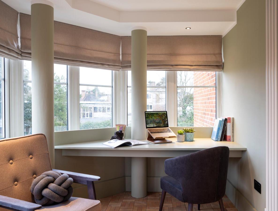 Stylish Studios, Southfields Station - Sk London