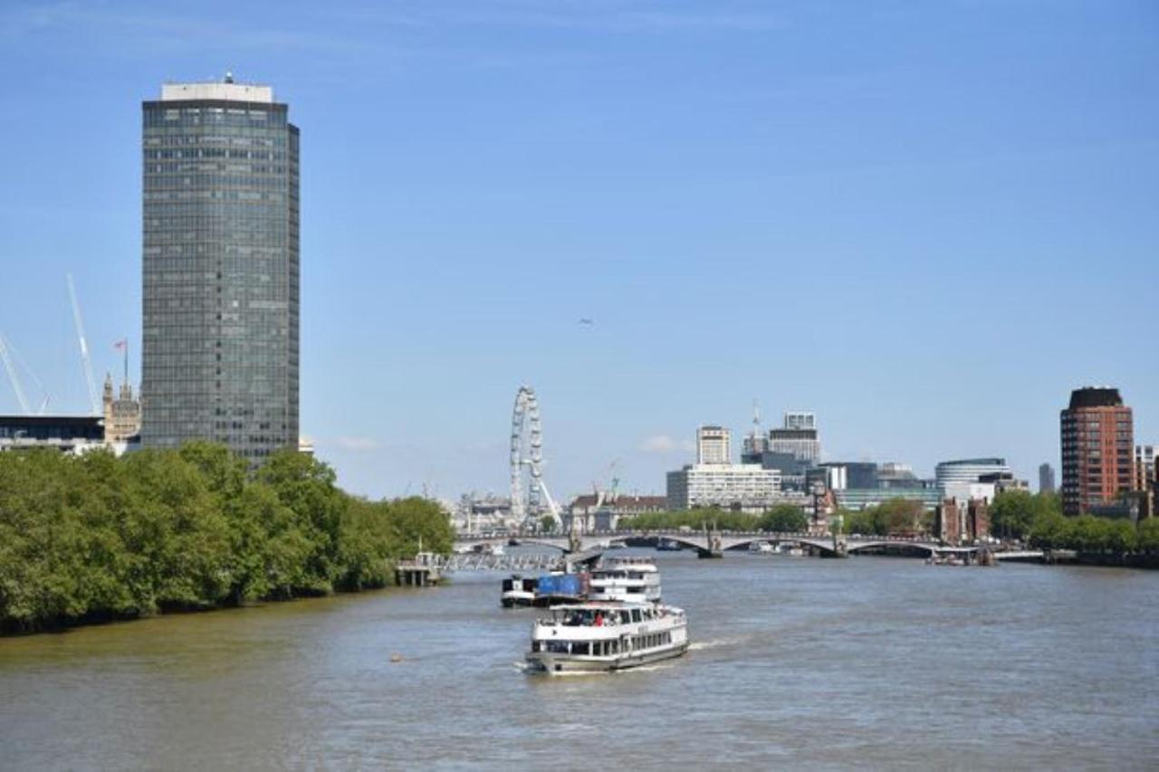 River Panorama 2 Bedroom New Development Leilighetshoteller London