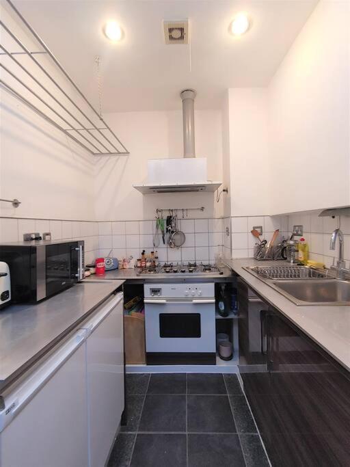 Stylish Near Carnaby Street, Sleeps 4. *