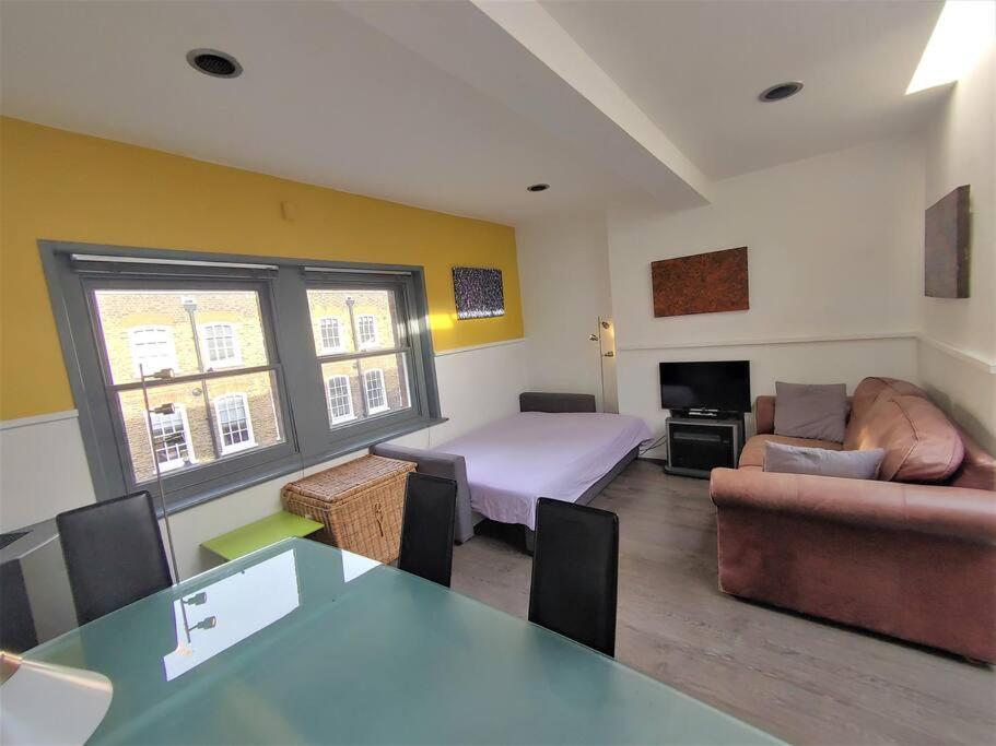 Stylish Near Carnaby Street, Sleeps 4. Lägenhet