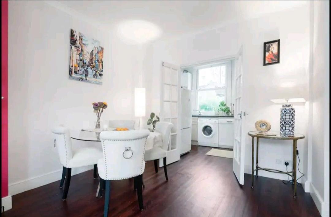 Stylish With Private Bath & Terrace In Super Clapham Junction Minutes From Victoria, Waterloo Londra