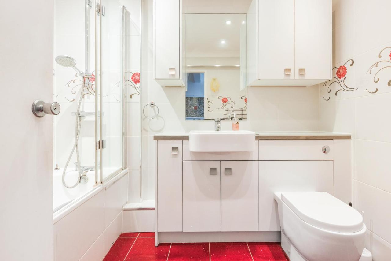 Bright 1bed Putney Apt With Leafy Views *