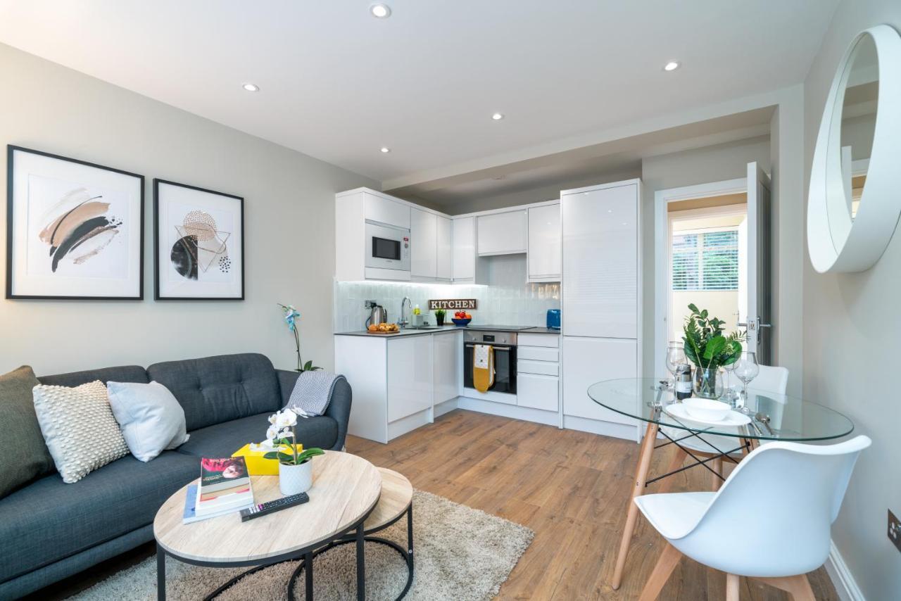 Westfield 2 Bedroom Near Notting Hill Lägenhet London