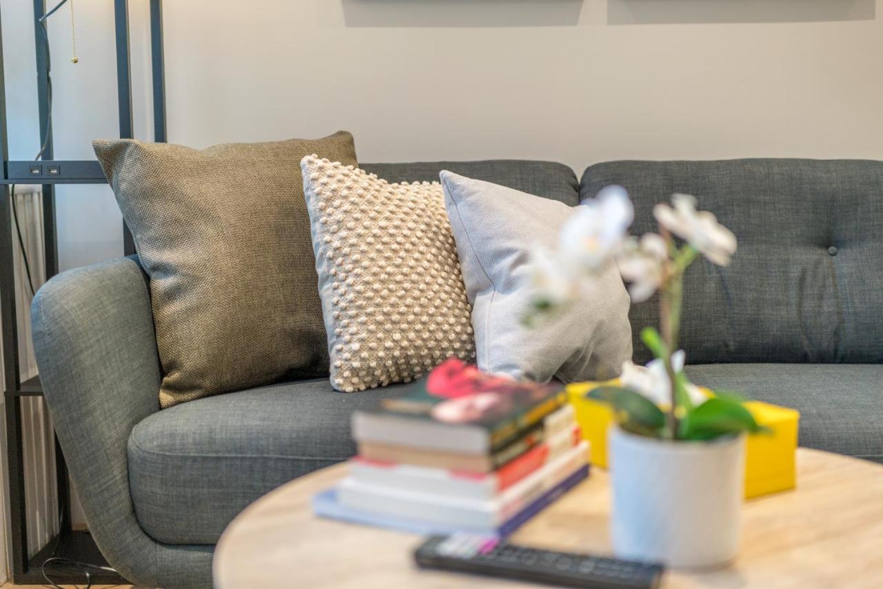 Westfield 2 Bedroom Near Notting Hill Apartment