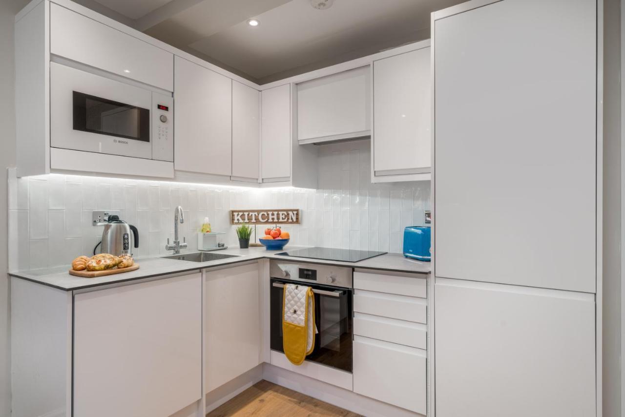 Westfield 2 Bedroom Near Notting Hill Apartment London