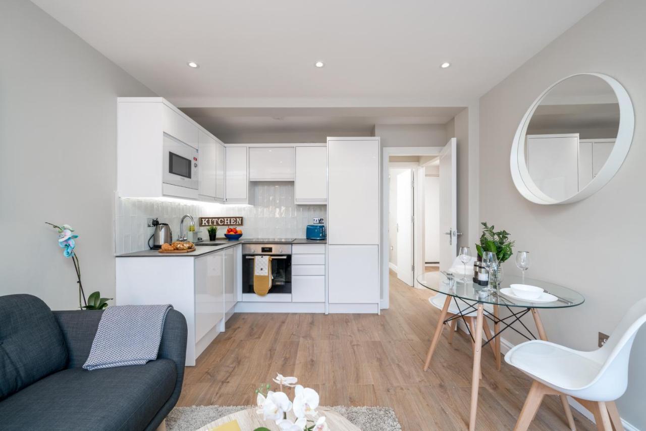 Westfield 2 Bedroom Near Notting Hill Lägenhet London