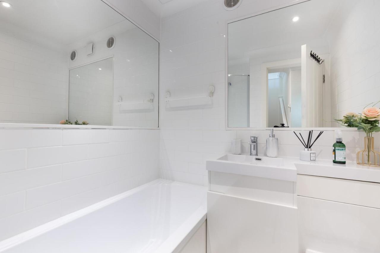 Stunning 3 Bed House With Garden Semesterbostad *