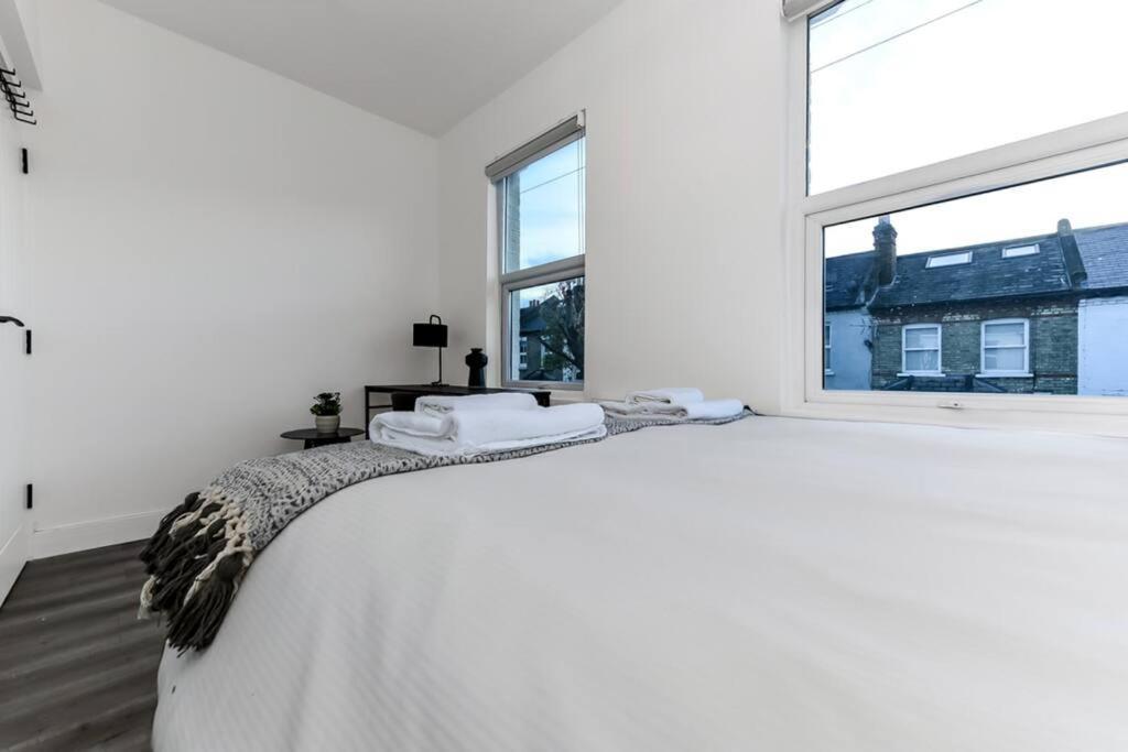 Lejlighed Hunky 3 Bedroom Flat In Hereward, *
