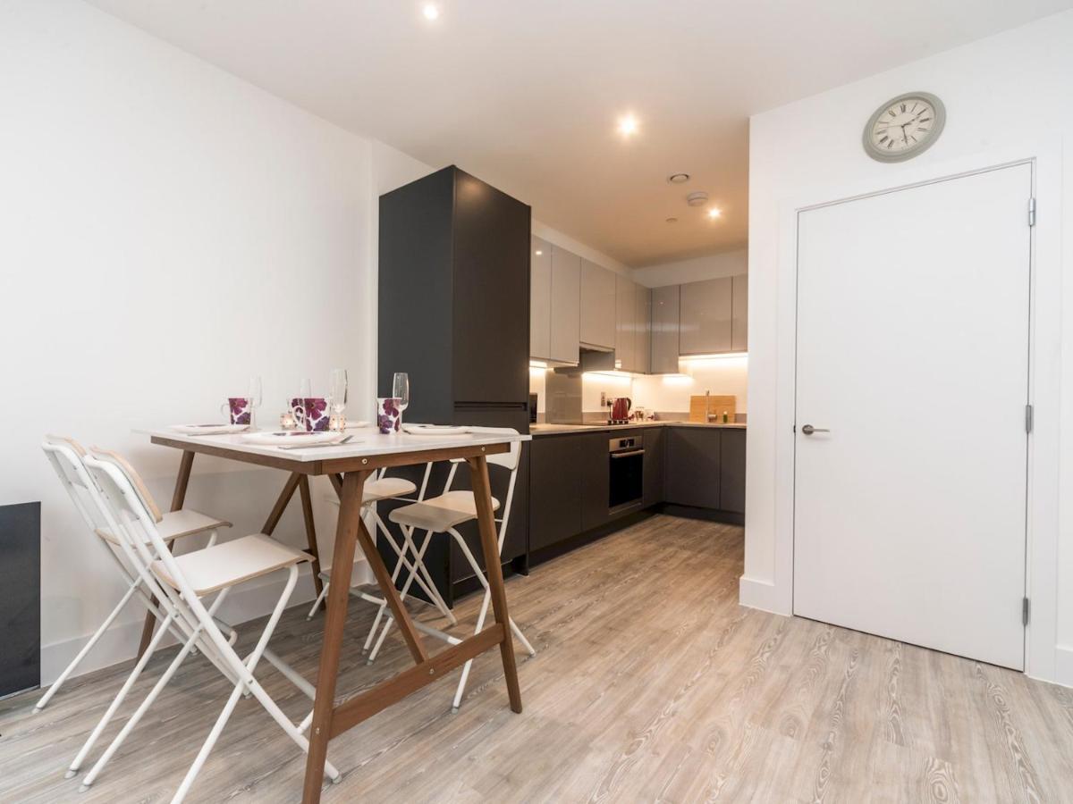 Pass The Keys Spacious Bright Flat 20 Mins To Apartment London