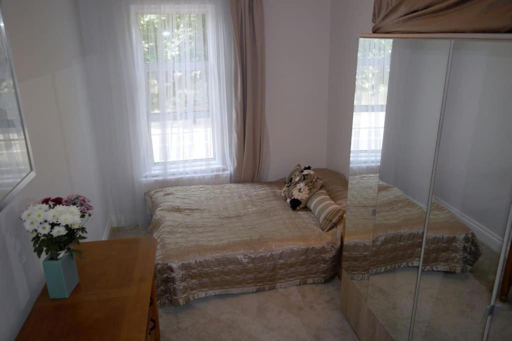 2 Bed Flat Near Westfield, West Londres