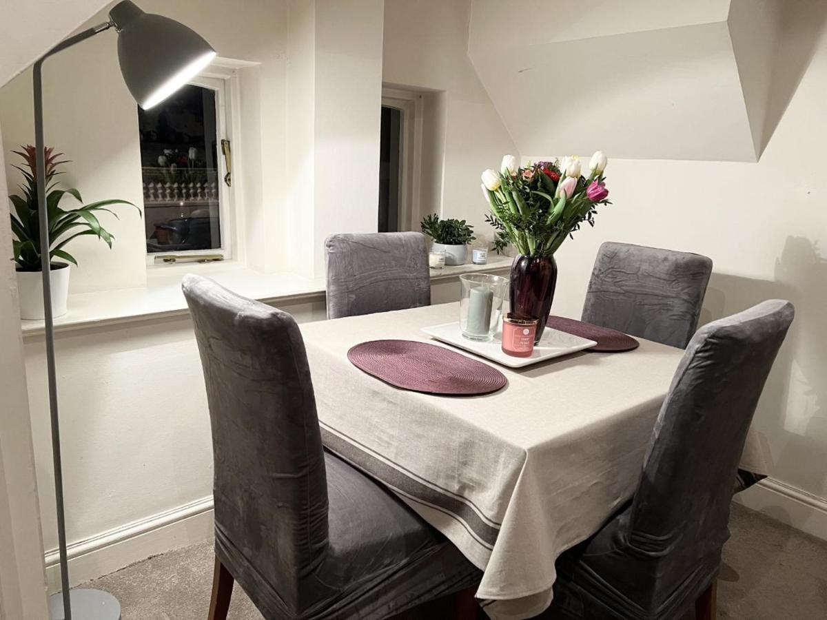 Alloggio in famiglia Double Bedroom With En-suite Bathroom In Chelsea - - Share