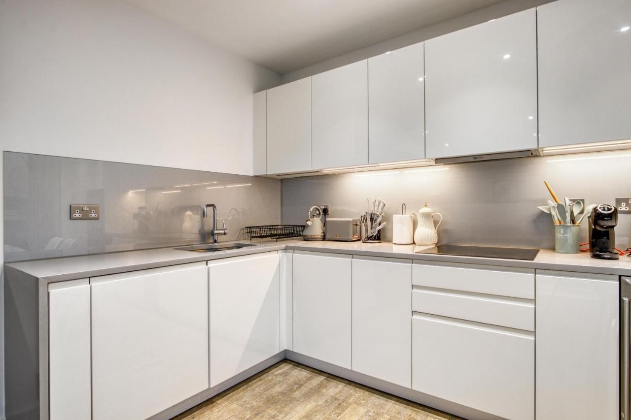 2 Bed 2 Bath Next To Nine Elms Station - Zone 1 *