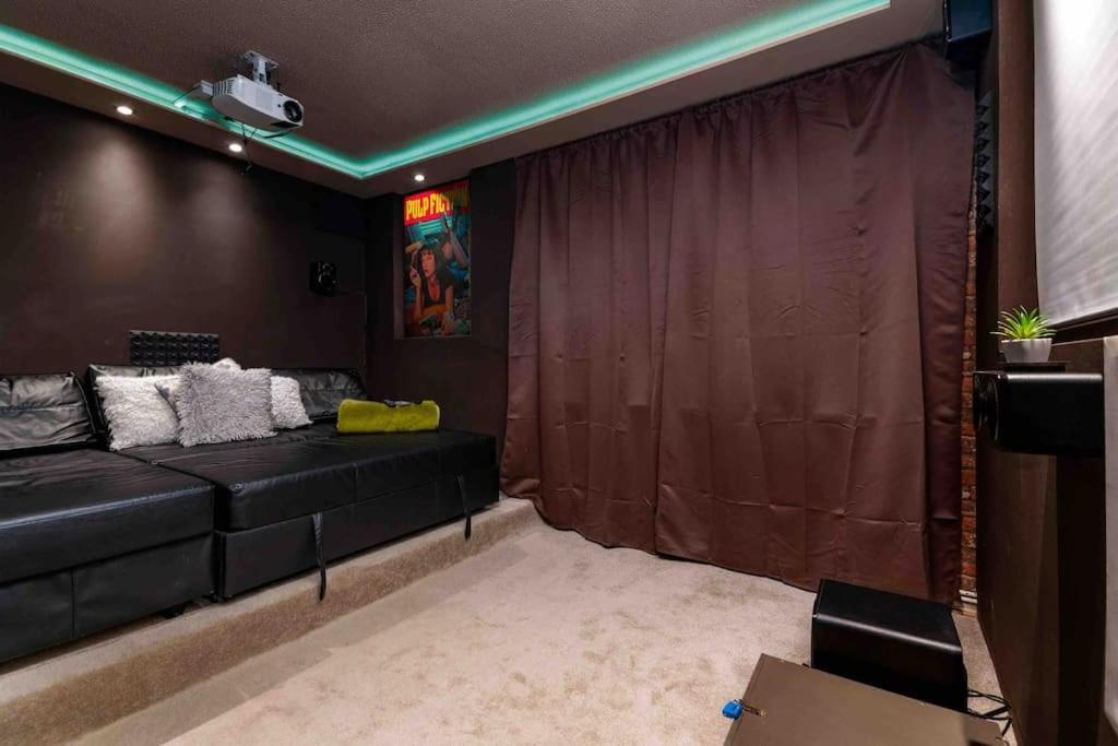 2bed Garden House W/hot Tub, Sauna & Cinema Ferienhaus London